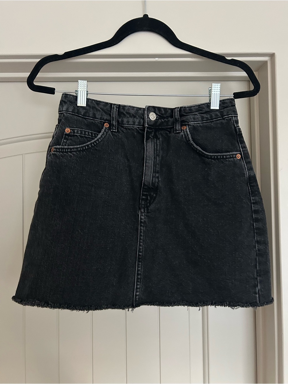 Topshop Black Denim Mini Skirt Size 4 - Picture 2 of 3
